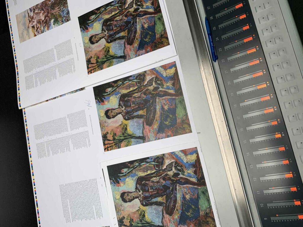 Impressão de catálogos de exposições para museus